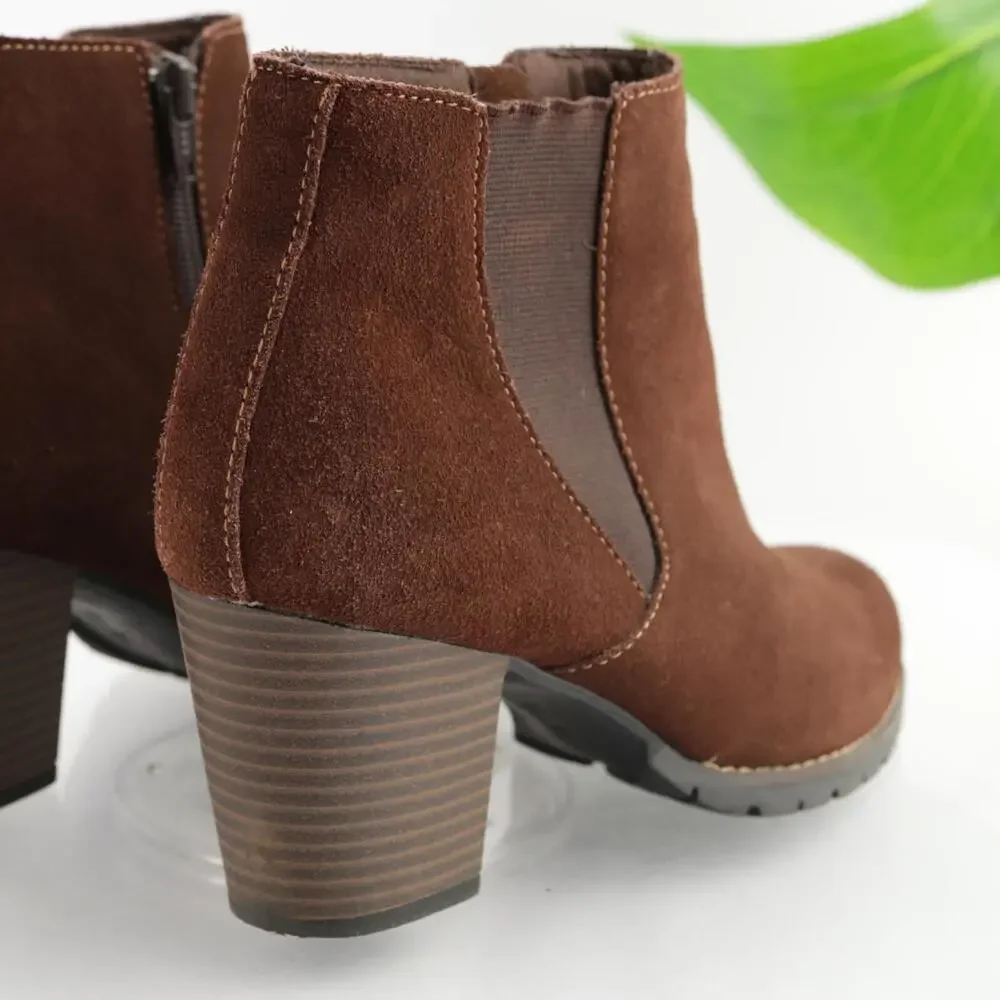 Clarks women pause